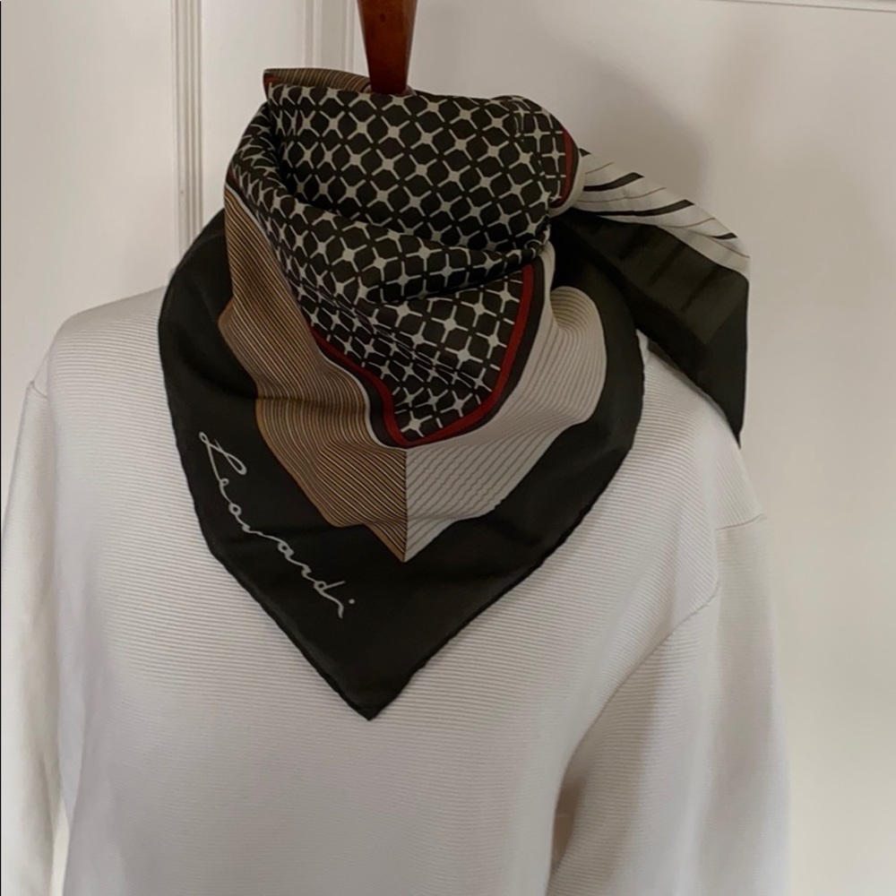 Vintage Leonardo scarf